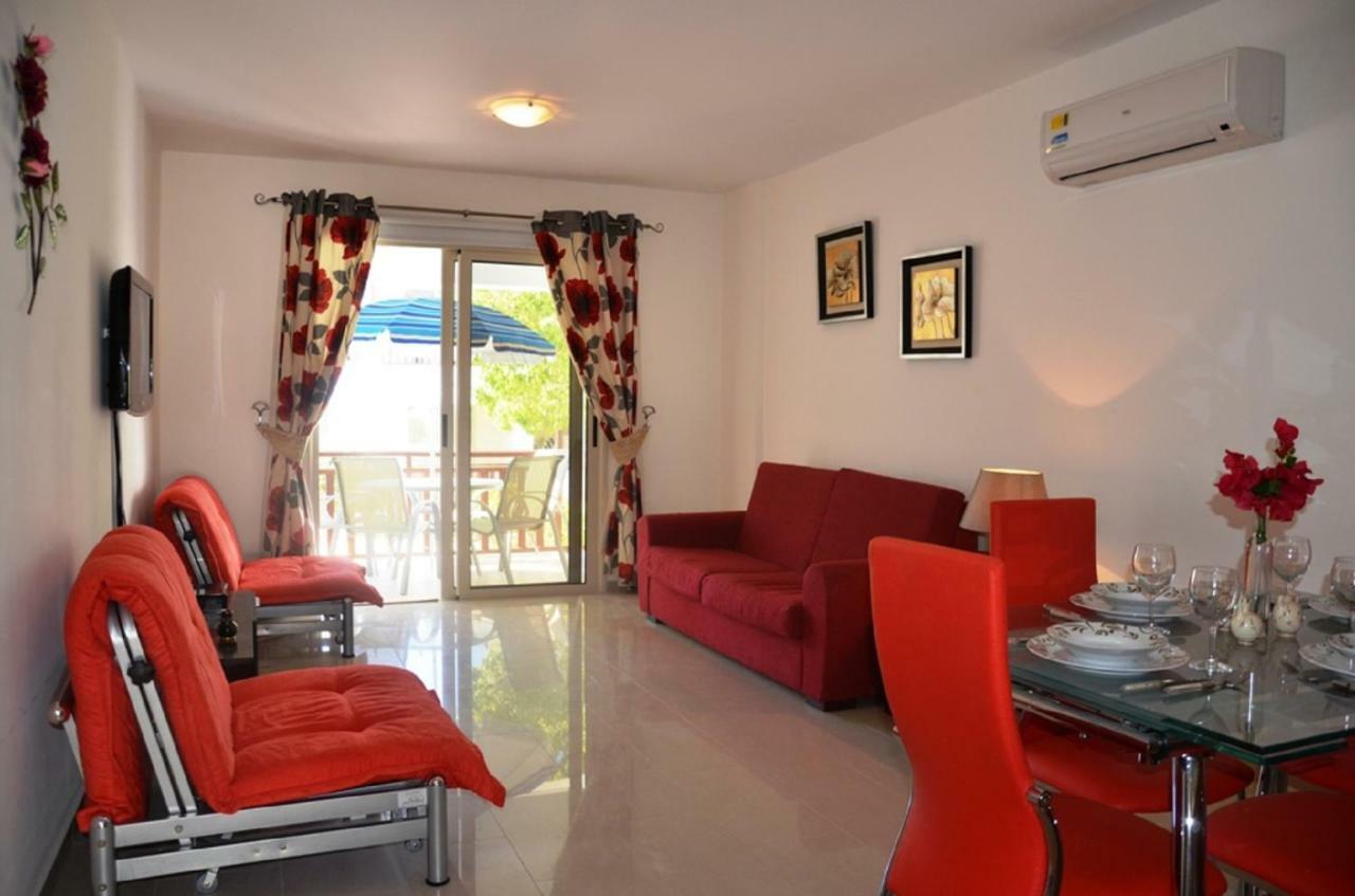 Ground Floor One Bedroom Apartment B2, 3 Pools, Free Wifi 佩亚 外观 照片